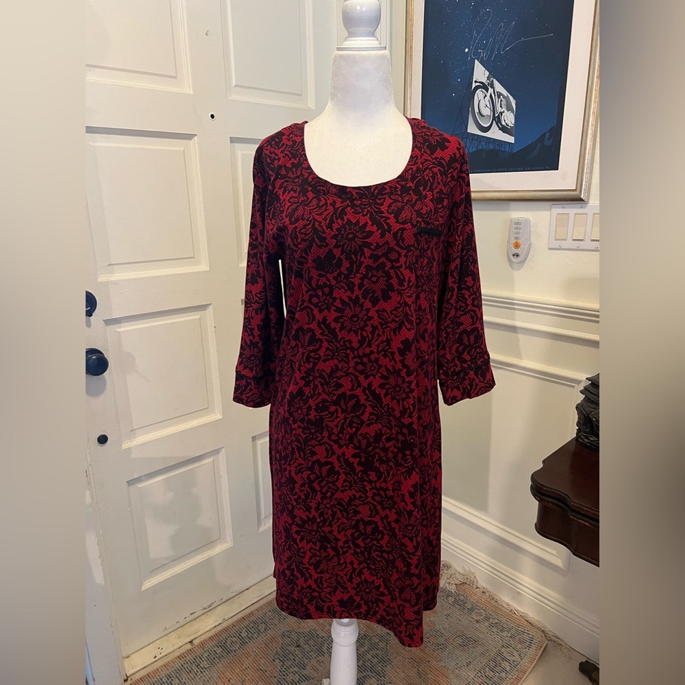 EUC Soma Red and Black Paisley Nightgown Sz L
